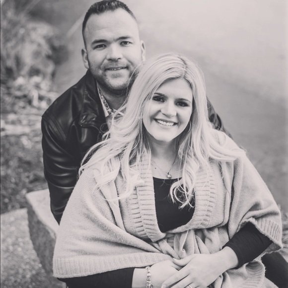 Meet your Posher, Amanda - Picture 2 of 4